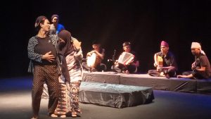 Pergelaran Teater AiR Jambi Gegerkan Warga Kampung Durian Pecah Terkait ‘Telur Itik’