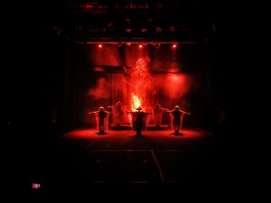 Pergelaran Teater Tonggak ‘Lesung Luci’ Menjadi Penutup Temu Teater Jambi 2022