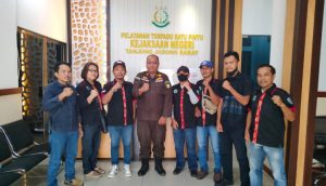 Dukung Ungkap Kasus Korupsi, IWO Sambangi Kejari Tanjab Barat