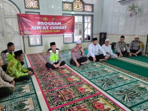 Dengarkan Keluhan Warga, Kapolsek Danau Teluk Melaksanakan Kegiatan Jum’at Curhat