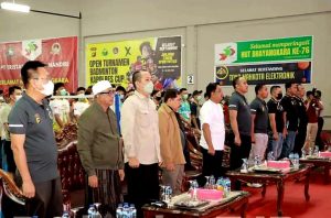 Ketua DPRD Tanjabbar Abdullah Hadiri Open Turnamen Badminton Kapolres Cup