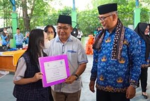 Ketua DPRD Kota Jambi Dampingi Wali Kota Pemberian Apresiasi Siswa dan Guru