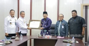 Anwar Sadat Terima Penghargaan Peduli Kekayaan Intelektual dari Kemenkumham