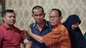 Disela-sela Persiapan HPN di Medan, Ketua PWI Jambi Kunjungi Anggota yang Sedang Sakit