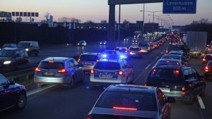 Awas! Sembarangan Pakai Sirene & Strobo, Bisa Dipenjara