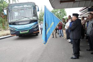 Al Haris Lepas Kontingen PWI Jambi ke HPN 2023 di Medan