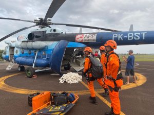 Helikopter yang Membawa Kapolda Jambi Mendarat Darurat, Personel Basarnas Jambi Diterjunkan