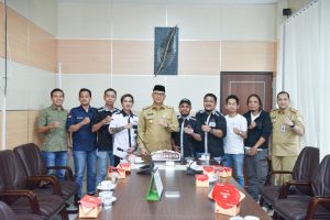 Dedikasinya Hadapi Medsos, Amsindo Jambi Berikan Penghargaan Kepada Wali Kota Jambi Syarif Fasha