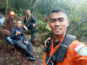 Aan Setiawan, Personel Basarnas Jambi Pertama Tiba di Lokasi Heli Mendarat Darurat di Kerinci