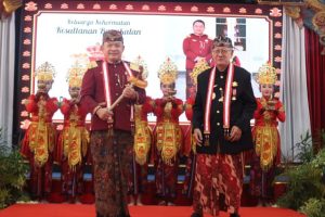 Kasad Terima Gelar Kesultanan Bangkalan Madura