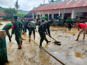 Bhakti TNI AD Tangani Banjir Di Kabupaten Lahat