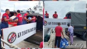 KN. Tanjung Datu-301 Bertolak Antar Bansos ke Pulau Serasan