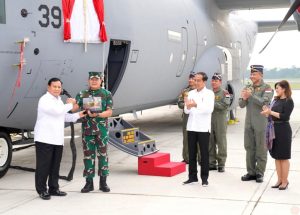 Panglima TNI Terima Pesawat C-130J-30 Super Hercules dari Menhan RI
