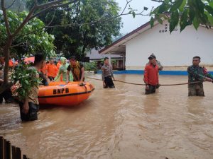Reaksi Cepat, Kodim 0405/Lahat Bantu Korban Banjir Dan Tanah Longsor