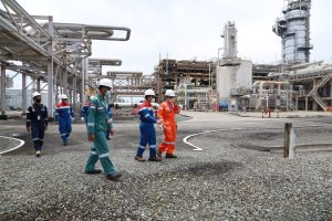 Studi Banding Pengelolaan Goodhousekeeping, PT KPI RU Dumai Kunjungi Badak LNG