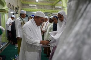 Al Haris Beri Santunan Kepada 449 Guru Ngaji