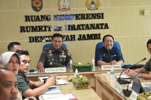 Danrem 042/Gapu Hadiri Rapat Dewan Pengawas Rumkit Dr. Bratanata Jambi