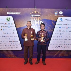 Fasha Terima Anugerah TOP Pembina BUMD dan Tirta Mayang Raih TOP BUMD Awards Bintang 5