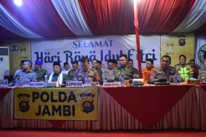 Pastikan Wilayah Aman dan Kondusif, Danrem 042/Gapu Bersama Kapolda Jambi Vicon Bangsit Malam Takbiran & Idul Fitri 1444 H