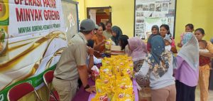 Sambut Ramadhan, Asian Agri Lakukan Bazar Minyak Goreng Untuk Masyarakat Desa