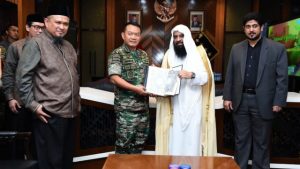 Al Qur’an Dan Kurma Dari Raja Arab Saudi Untuk Warga Mabesad