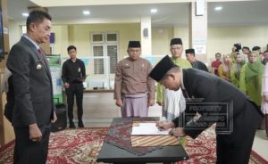 Lantik Kadis Dukcapil Muarojambi, PJ Bupati Minta Amanat Dipegang dengan Baik