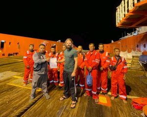 KN. Belut Laut – 406 Bakamla RI Evakuasi Korban Kapal Tenggelam di Perairan Natuna