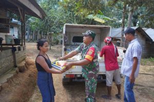 Berkah Bulan Ramadan, Babinsa PeldaTomy Gandeng Tomas Salurkan 7 Ton Beras Gratis Untuk Masyarakat Pedalaman