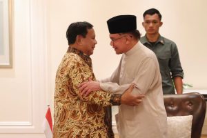 Menhan Prabowo Bertemu PM Malaysia Anwar Ibrahim, Bicara Hubungan Bilateral dan Regional