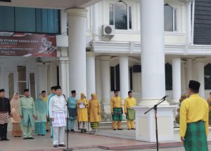 Bupati Tanjab Barat Pimpin Upacara Hari Otonomi Daerah dan Hardiknas