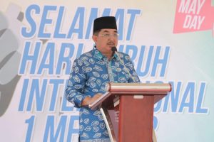 Bupati Tanjab Barat Hadiri Peringatan Hari Buruh Internasional