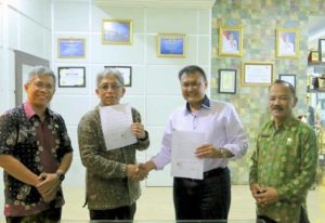 Kadis PUPR M Fauzi Tandatangani Kontrak Pembangunan Stadion di Pijoan