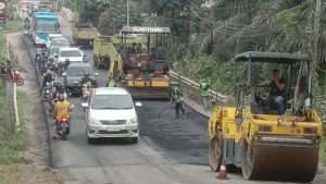Dinas PUPR Provinsi Jambi Perbaiki Jalan Berlubang di Kawasan Buluran Telanaipura