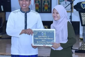 Bupati Batanghari Serahkan Bonus MTQ Ke-51 Untuk Kafilah Terbaik