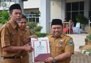 Pemkab Batanghari Berikan Penghargaan Satyalancana Karya Satya