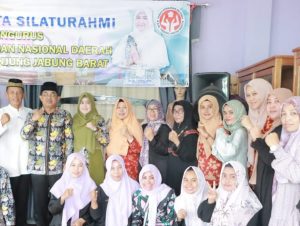 Bupati Tanjab Barat Didampingi Ketua Dekranasda Hadiri Kegiatan Halalbihalal