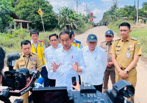 Presiden Jokowi Tinjau Kondisi Jalan Hingga Bumi Perkemahan Sungai Gelam-Jambi