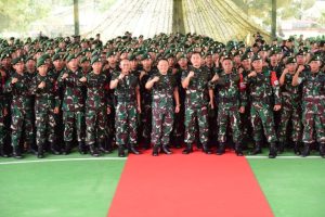 Pengarahan Kepada Prajurit Yonif PR 433/JS dan Keluarga, Kasad Ingatkan Waspadai Upaya Benturkan TNI-Polri