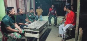 Kebersamaan Satgas TMMD di Rumah Orang Tua Asuh, Sederhana Namun Hangat