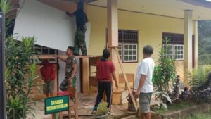 Kiprah Prajurit Satgas TMMD Bersama Masyarakat Rehab Sekolah Dasar Negeri Bhatin II Pelayang