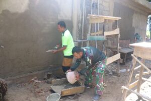 Anggota Satgas TMMD Bersama Warga Terus Lanjutkan Pembangunan Tempat Wudhu dan MCK Musholla Ar-Rahman