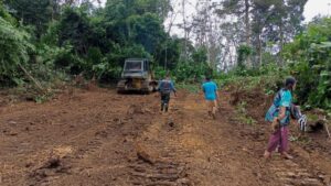 Tingkatkan Perekonomian Warga, Satgas TMMD Kodim Bute Bangun Jalan Desa
