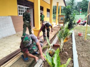 Percantik Bangunan Sekolah, Satgas TMMD Lanjut Membuat Taman