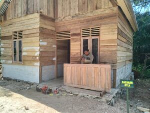 Renovasi RTLH Masuk Tahap Pemasangan Daun Pintu dan Jendela