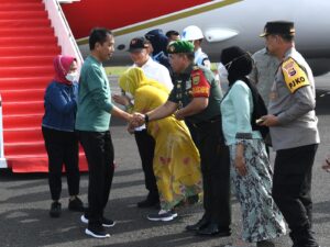 Pangdam II/Sriwijaya Bersama Forkopimda Sambut Kedatangan Presiden RI Ke Bengkulu