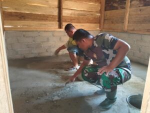 Proses Pengerjaan RTLH Milik Edi Candra Memasuki Tahap Pengacian Lantai