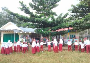 Prajurit Satgas TMMD Kodim 0416/Bute Latihkan Baris Berbaris Di SD Negeri Talang Silungko