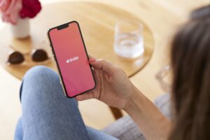 Cari ‘Mutual Baru’ di Luar Circle-mu Dengan Tinder Paspor