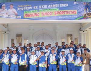 Bupati Lepas Secara Resmi Kontingen Kabupaten Tanjab Barat ke Porprov Jambi XXIII Tahun 2023
