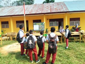 Celoteh Anak-Anak SDN Talang Silungko Melihat Sekolahnya Sudah Bagus Di Rehab Satgas TMMD